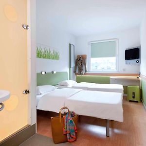 Habitación Estándar con 2 Camas Individuales
